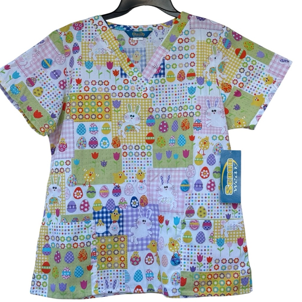 Scrub Wear Scrub Top Women’s Size M with 2 Front Pockets Easter Patterns NWT